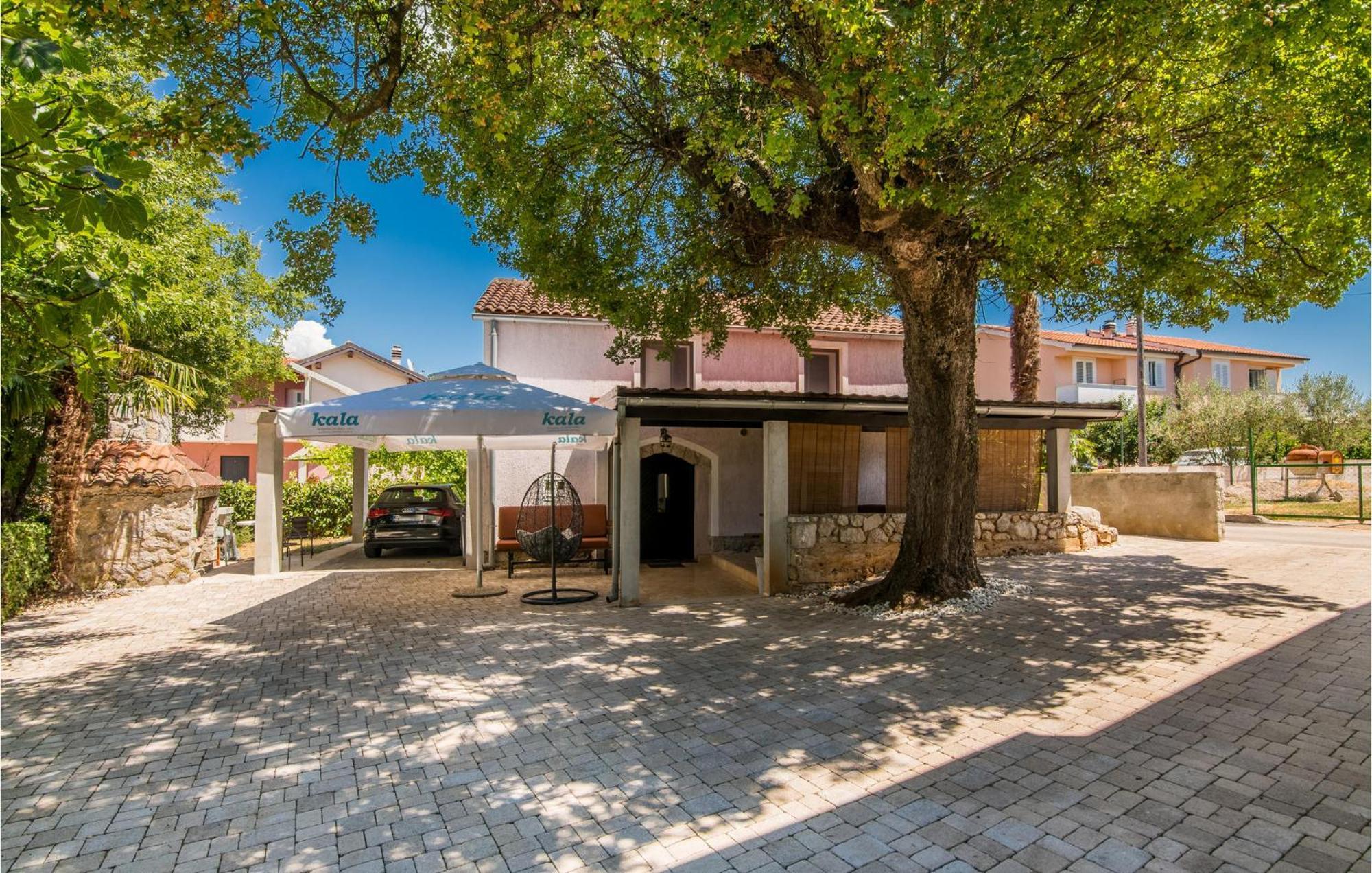 Amazing Home In Malinska Dubasnica With Wifi Екстериор снимка