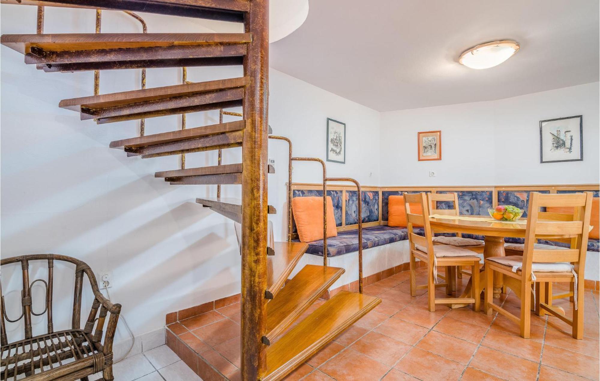 Amazing Home In Malinska Dubasnica With Wifi Екстериор снимка