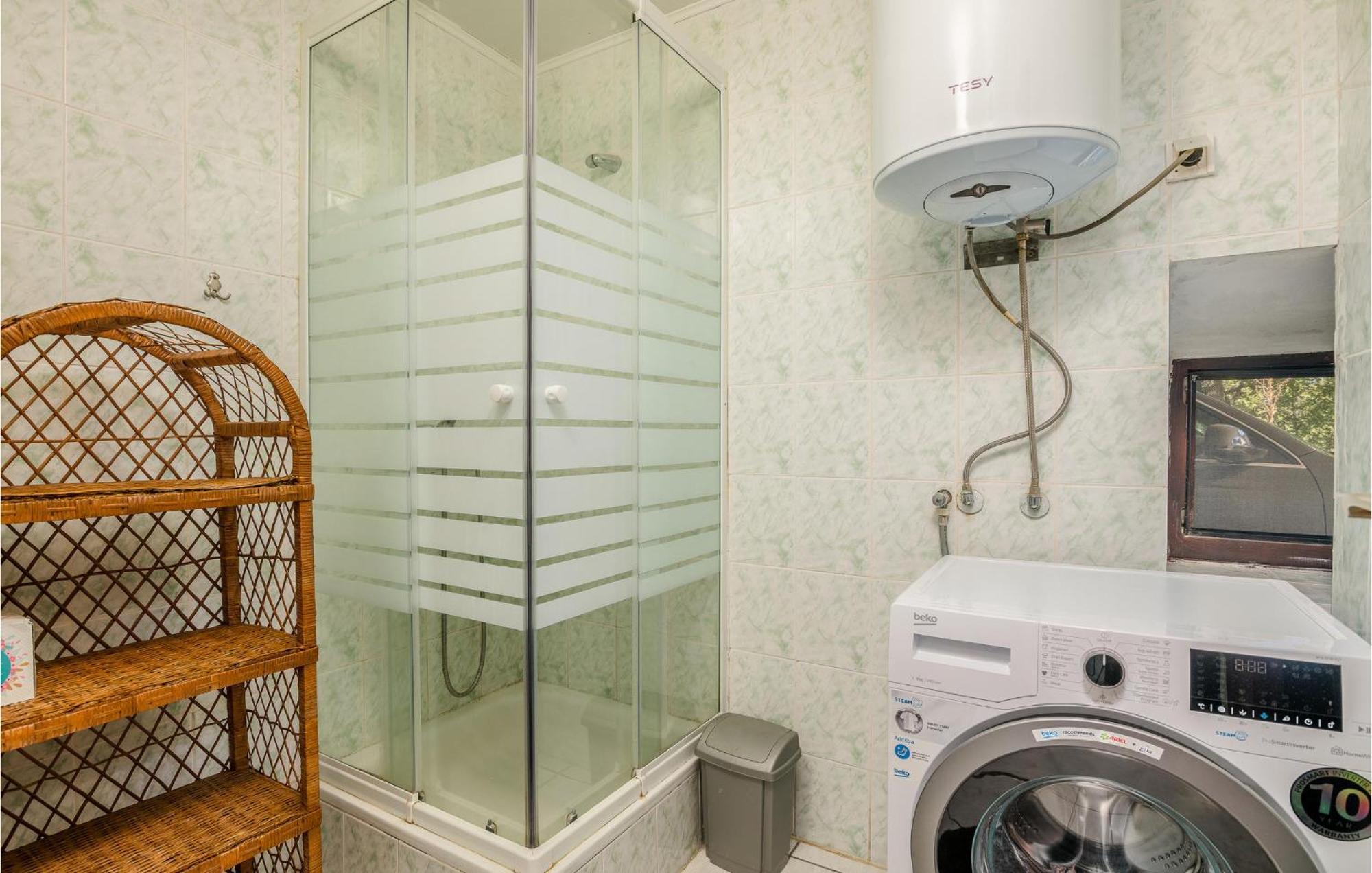 Amazing Home In Malinska Dubasnica With Wifi Екстериор снимка