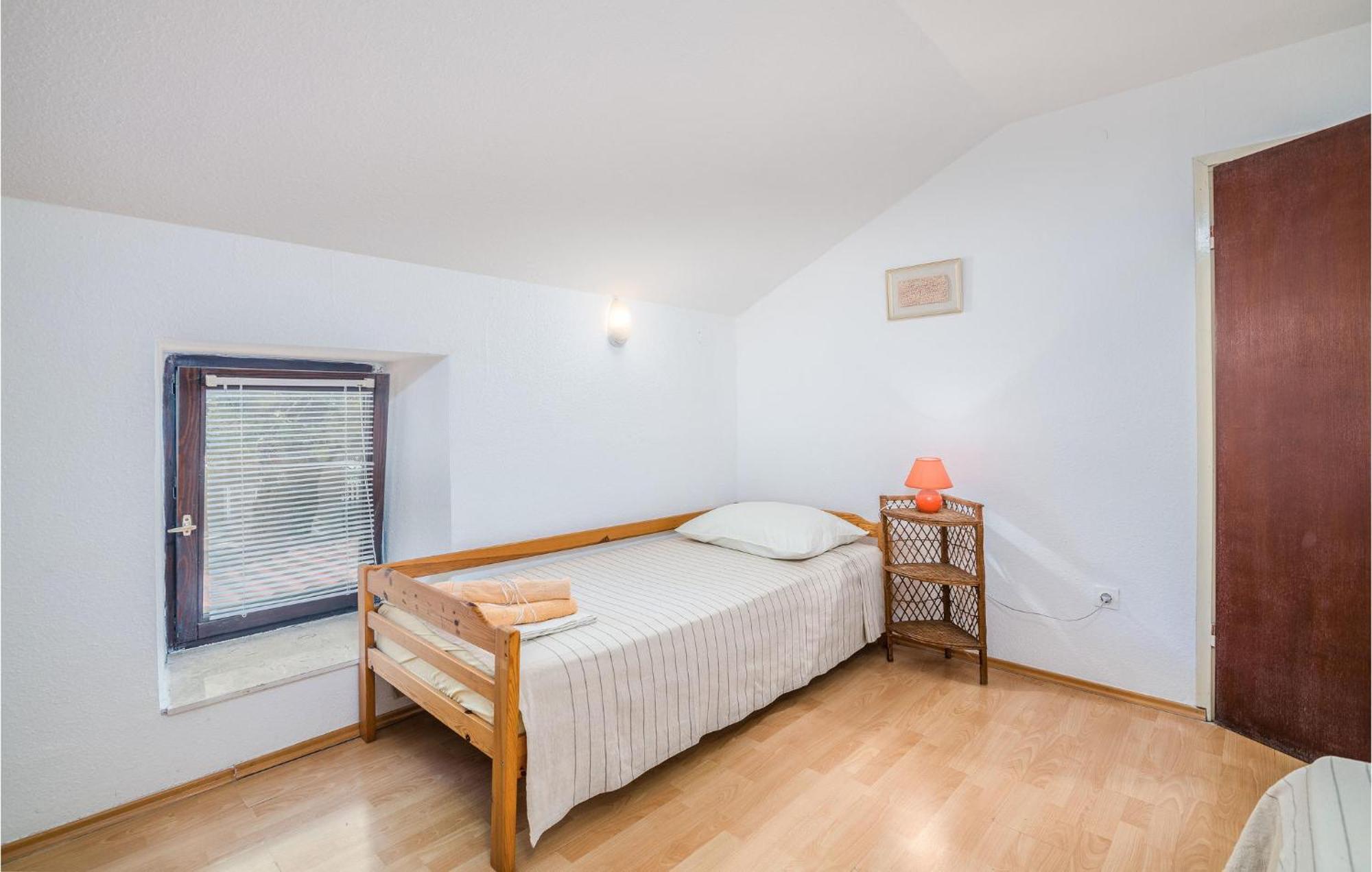 Amazing Home In Malinska Dubasnica With Wifi Екстериор снимка